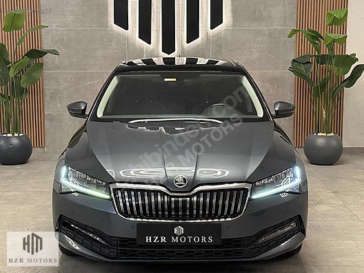 HZR MOTORS SKODA SUPERB 1.5 TSI ELİTE CAM TAVAN CAR PLAY