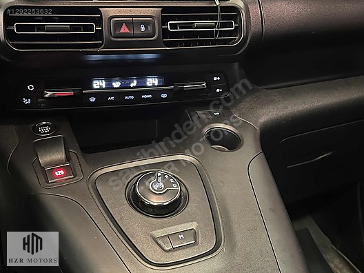 HZR MOTORS 2021 OPEL COMBO LİFE 1.5 D ELEGANCE CARPLAY CAM TAVAN