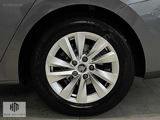 HZR MOTORS HATASIZ 2025 SKODA OCTAVIA 1.5 MHEV ELİTE CARPLAY