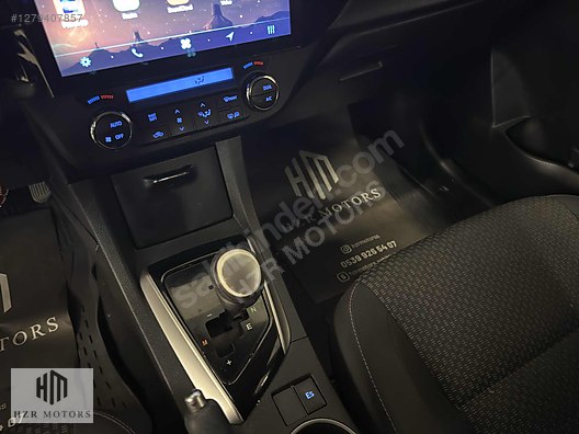 HZR MOTORS 2015 COROLLA 1.4 D-4D TOUCH OTOMATİK GENİŞ EKRAN