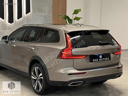 HZR MOTORS 2020 HATASIZ VOLVO COUNTRY 2.0 D4 HAYALET CAM TAVAN