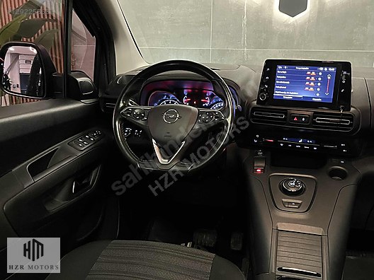 HZR MOTORS 2021 OPEL COMBO LİFE 1.5 D ELEGANCE CARPLAY CAM TAVAN