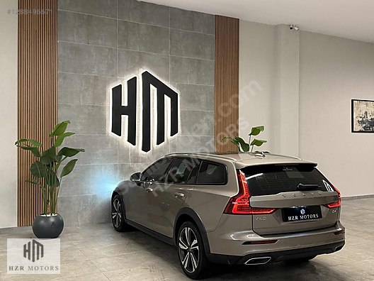 HZR MOTORS 2020 HATASIZ VOLVO COUNTRY 2.0 D4 HAYALET CAM TAVAN