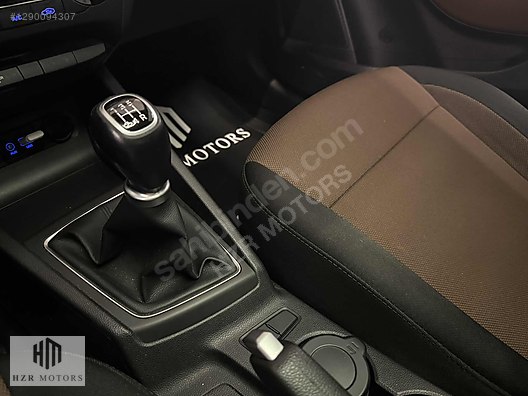 HZR MOTORS HATASIZ 2017 HYUNDAİ i20 1.2 MPI STYLE CAM TAVAN