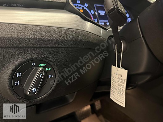 HZR MOTORS SKODA SUPERB 1.5 TSI ELİTE CAM TAVAN CAR PLAY